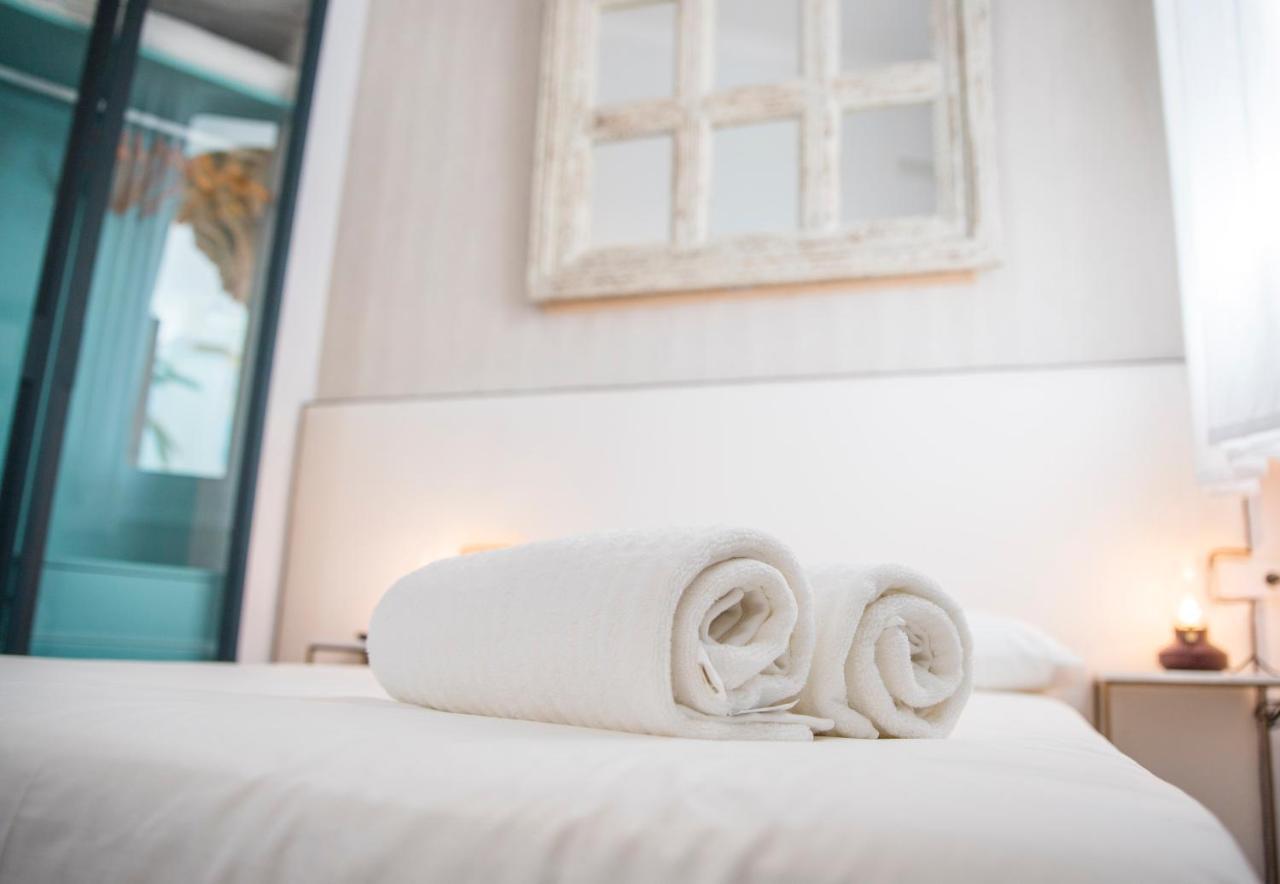 Popeye Suite: Puerto Marina Island Retreat with Rooftop Pool Benalmadena Exterior photo