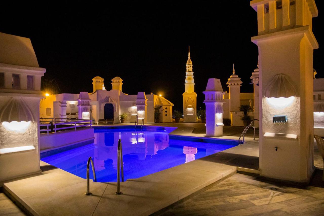 Popeye Suite: Puerto Marina Island Retreat with Rooftop Pool Benalmadena Exterior photo